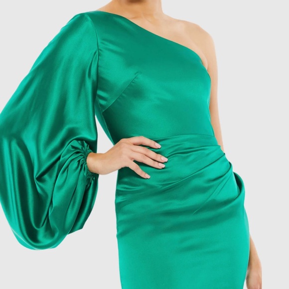 Ieena Mac Duggal Emerald Green Satin Puff Sleeve One Shoulder Gown - Reemoly - Picture 3 of 13